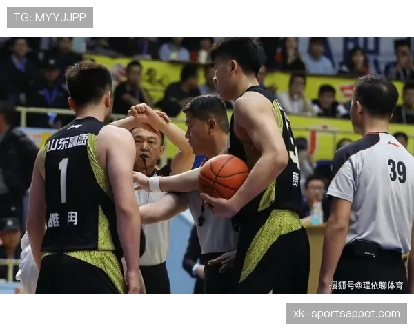 接触犯规到底算不算犯规？四种典型判罚规则全解析