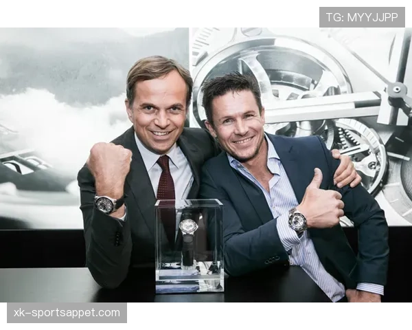 菲利克斯训练完直接去逛奢侈品店，这自律和消费反差谁懂啊